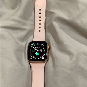 Apple Watch Series 4. 40mm gold. GPS and Cellular
